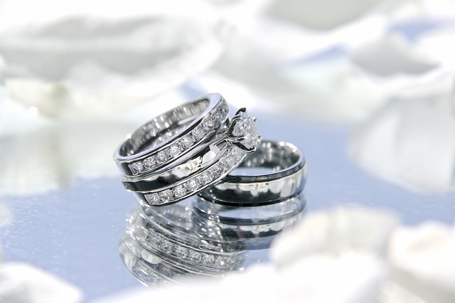 snubní prsteny s diamanty